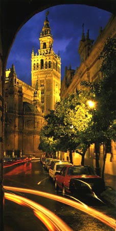 Хиральда (исп Giralda) — достопримечательность, символ Севильи, четырёхугольная башня, поднимающаяся над Севильским кафедральным собором на высоту 93 м