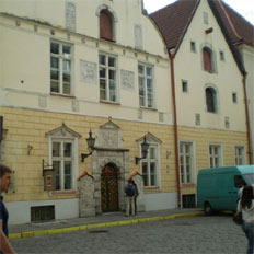 В 1517 году Братство арендовало жилой дом на улице Пикк (дом № 26), ставший его собственностью в 1531 году