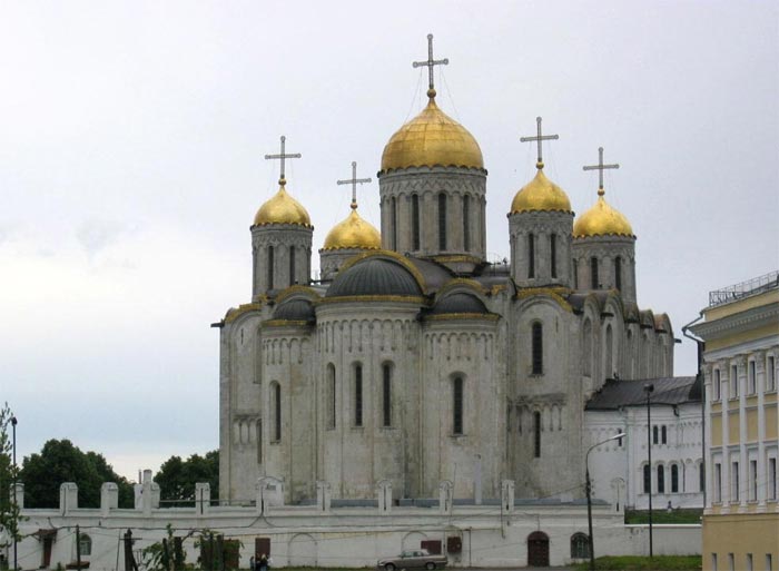Владимир
Успенский собор - прекрасный образец русской архитектуры XII века