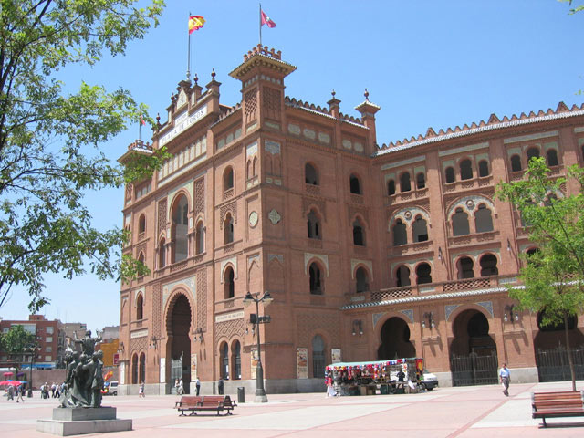 Пласа-Монументаль-де-лас-Вентас в Мадриде - самая большая арена для боя быков в Испании 

На этой арене ежегодно проходят от 70 до 72 коррид