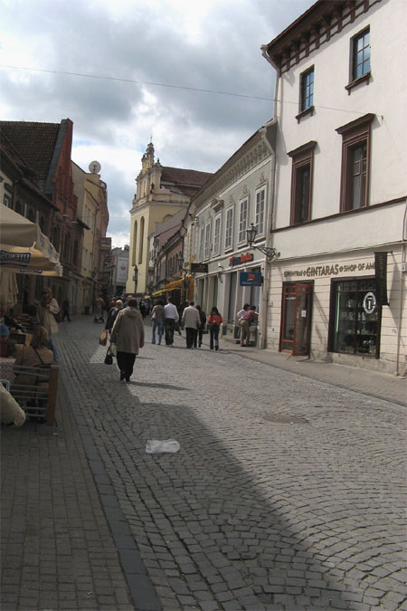 У́лица Пиле́с — одна из древнейших улиц, если не самая древняя, в Старом городе Вильнюса; в советское время носила имя Максима Горького, а переулком Пилес ( Pilies ) называлась улица Бернардину