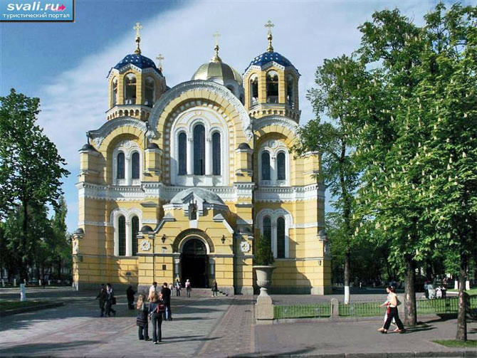 Иконостас Владимирского собора был сделан из дымчато-серого каррарского мрамора