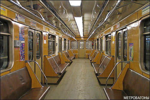 Первоначально предлагалось два варианта для метрополитена: обычный метрополитен и метрополитен с выходом на пригородные участки железной дороги