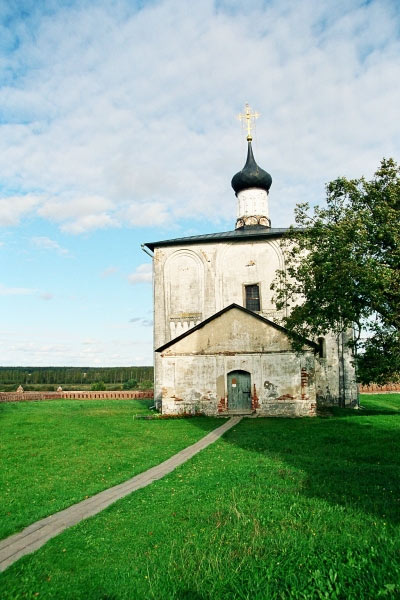 Церковь Бориса и Глеба (1152) в Кидекше – древнейший белокаменный храм владимиро-суздальской земли, один из заложенных Юрием Долгоруким и уцелевших соборов