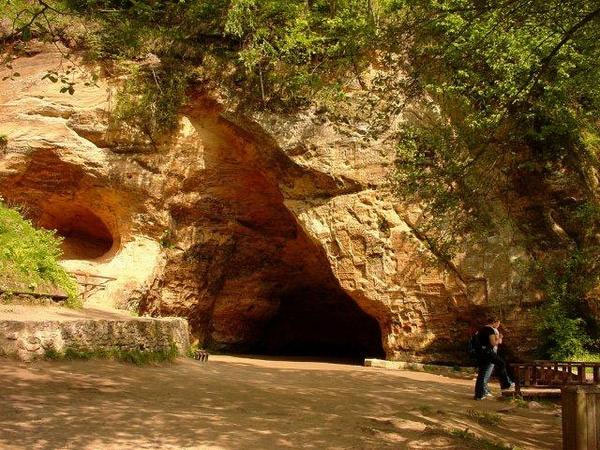 С пещерой Гутманя связано предание о юной Майе — Турайдской Розе