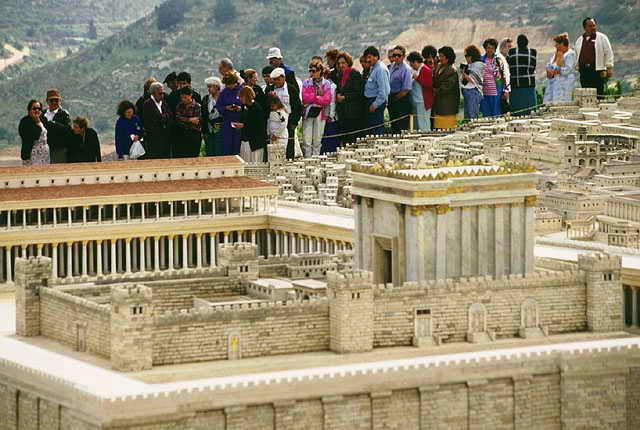 Согласно иудаизму, Храм будет восстановлен в будущем и станет духовным центром для еврейского народа и всего человечества