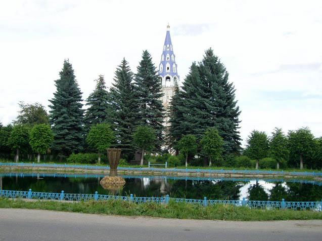 Старинное русское село Палех расположено в центре России, в 350 км
