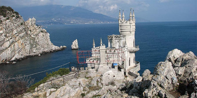 Своеобразным символом Крыма принято считать «Ласточкино гнездо»