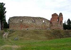 В августе 1223 года, после окончательного покорения Вильянди, на месте городища древних эстов началось строительство мощной каменной крепости