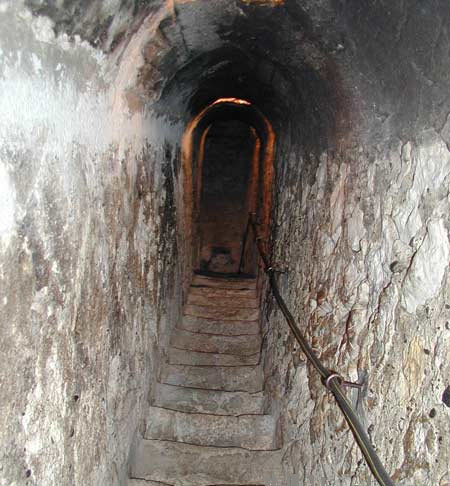 Средневековая лестница в замке Бран