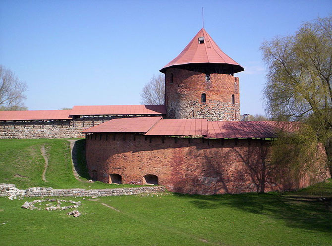 Более 100 лет Каунас защищал Литву от нападений крестоносцев, хотя многострадальный замок и был несколько раз ими захвачен