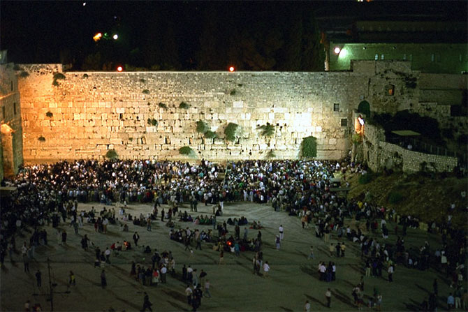 Стена была возведена царём Иродом (37-4 гг