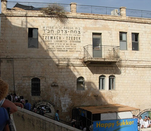 Территория Еврейского квартала в то время, как и ныне, примыкала к южной стене города между Сионскими и Навозными воротами («Шеар ха-Ашпот» на иврите); а на севере ограничивалась ул
