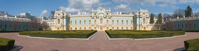 Во время Гражданской войны Мариинский дворец использовался как военный штаб