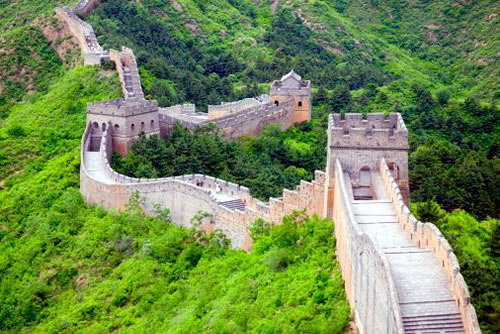 Те участки Великой Стены, которые сохранились до нашего времени, были построены, в основном, при династии Мин (1368—1644)