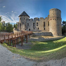 В 1777 году Цесисский замок и окрестные земли покупает майор Зиверс, фамилия которога является владельцем замка вплоть до земельной реформы 1920 года