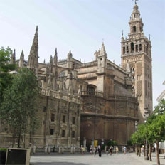 Кафедральный собор Севильи, один из крупнейших и богатейших готических соборов в христианском мире, является непревзойденным по эффекту, производимому его грандиозным пространством и изобилием художественных сокровищ
