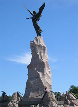 Монумент броненосцу \