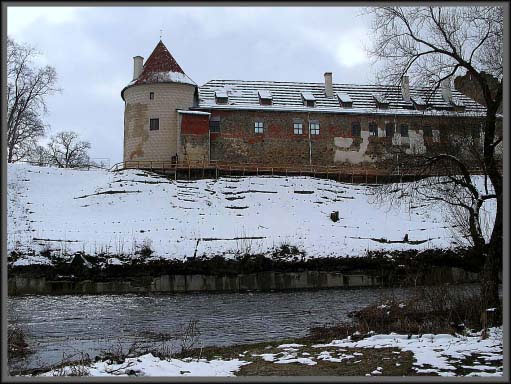 С северной стороны ворот Баусского– вторая башня, поменьше