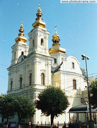 Осенью 1883 года в Юзовке началось строительство каменного здания православной церкви на месте деревянного храма