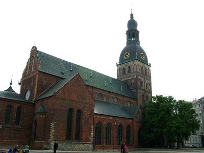 Строительство Домского собора и монастыря началось в 1211 году и продолжалось многие века