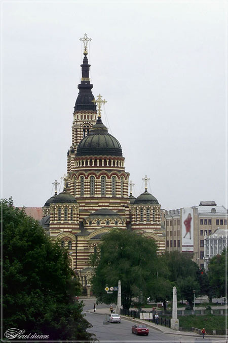 Благовещенский Кафедральный собор принадлежит к числу древнейших храмов города Харькова