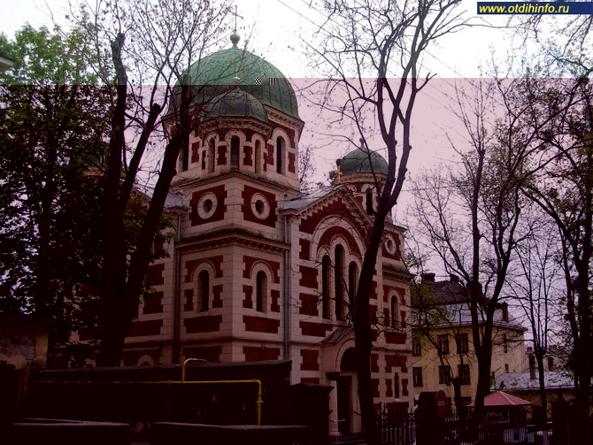 Строительством церкви Святого Георгия Победоносца занималась Буковинская консистория Румынской православной церкви, ведавшая во времена Австро-Венгерской империи делами всей православной церкви в Галиции