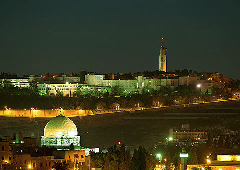 Единственное место, которое осталось в ведении арабов в лице мусульманского религиозного совета (ВАКФ) - комплекс построек на Храмовой горе