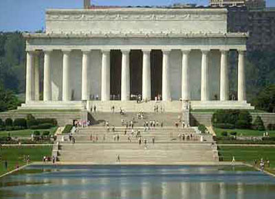 Мемориал, возводившийся в 1914 – 1922 годах, символизирует веру Линкольна в то, что все люди должны быть свободны