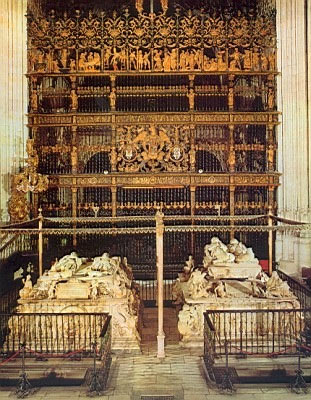 В 1504 году Католические Короли Изабелла и Фердинанд приняли решение, что после кончины их прах будет захоронен рядом с  Собором в Гранаде