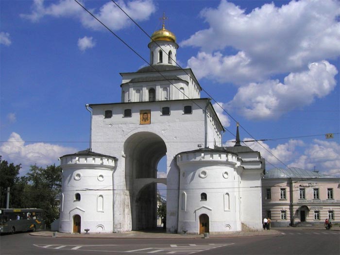Владимир 
Золотые ворота — редчайший памятник военно-оборонительной архитектуры