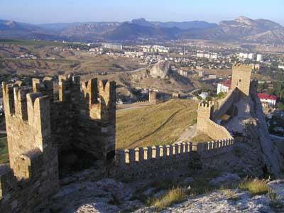 Консульский ярус – это своего рода цитадель, состоящая из консульского замка и башен, соединенных стеной